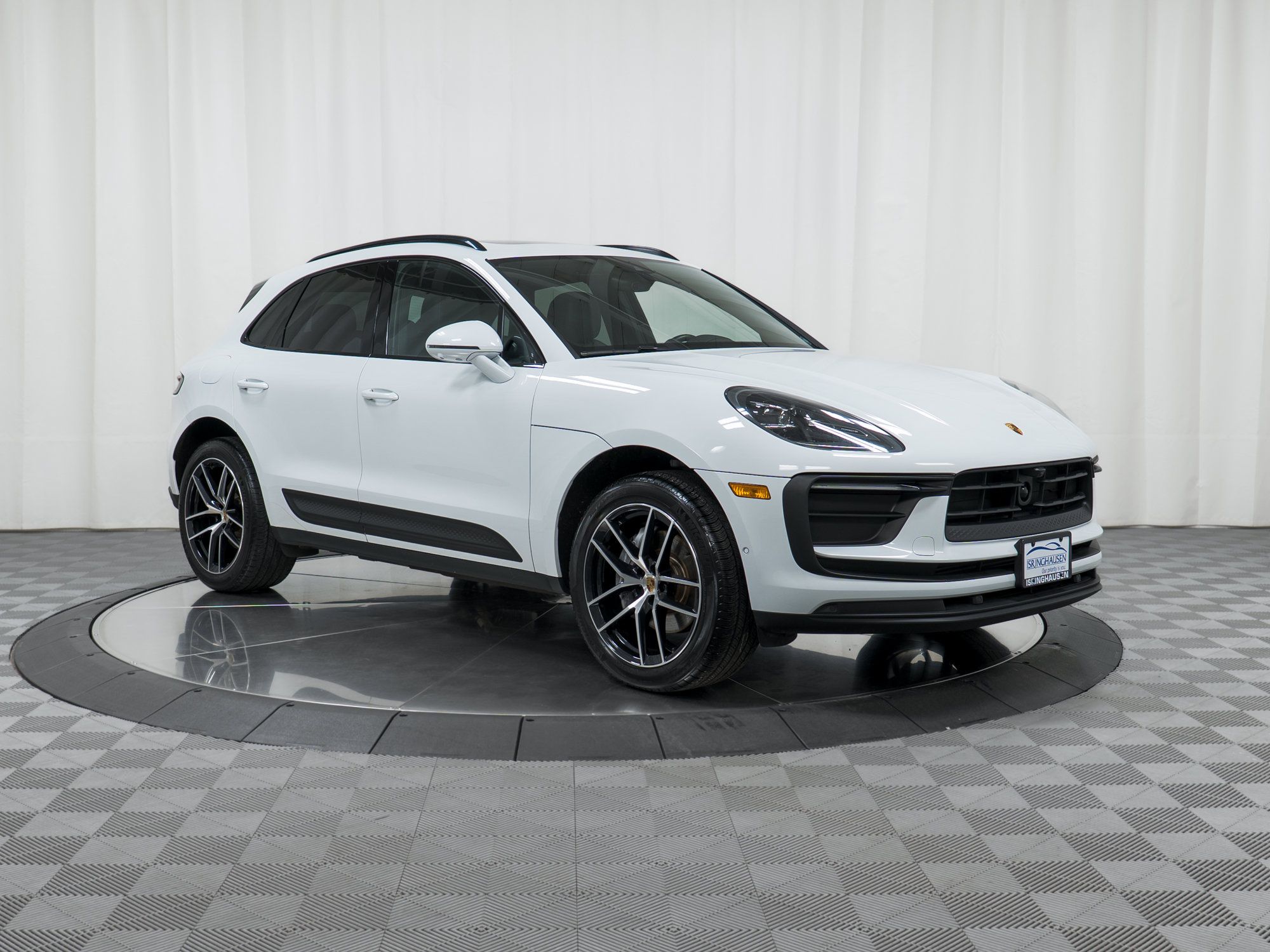 Certified 2023 Porsche Macan AWD/4WD image 9