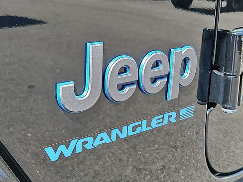 Used 2025 Jeep Wrangler Unlimited Sahara AWD/4WD image 35
