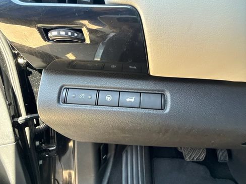 Used 2024 Nissan Pathfinder SV w/ SV Premium Package FWD image 16