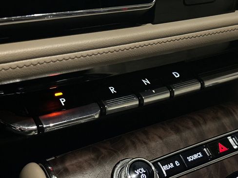 Used 2020 Lincoln Aviator Reserve w/ Equipment Group 202A image 23