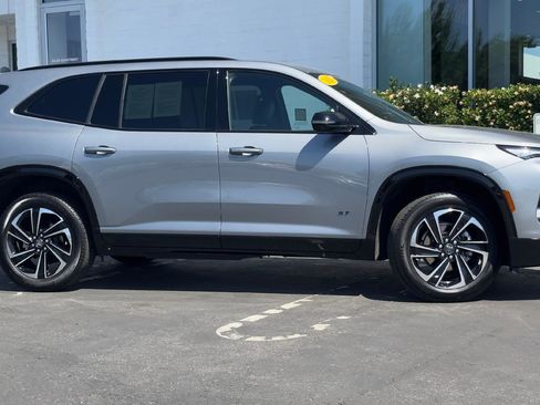Used 2025 Buick Enclave Sport Touring FWD image 3