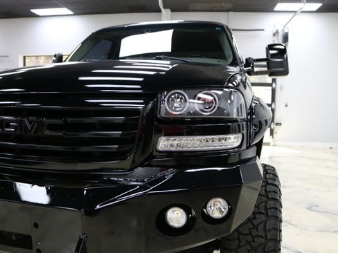 Used 2006 GMC Sierra 2500 SLT w/ Heavy-Duty Power Package image 9