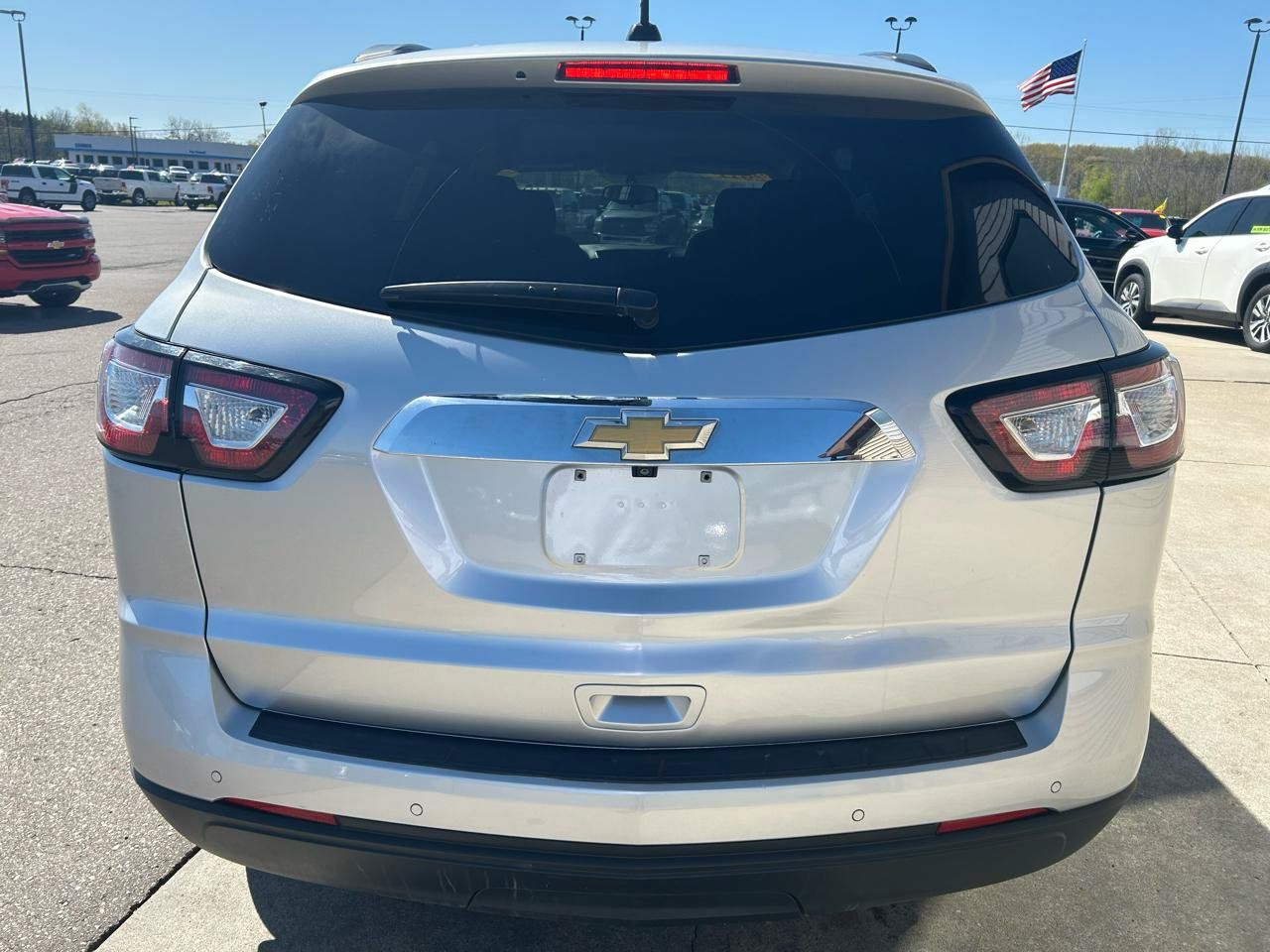 Used 2017 Chevrolet Traverse LT w/ Style and Technology Package FWD image 6