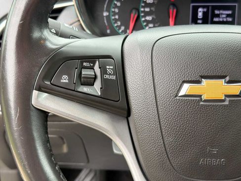 Used 2019 Chevrolet Trax LT w/ LT Convenience Package FWD image 20