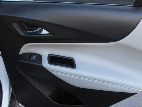 Used 2019 Chevrolet Equinox Premier image 12