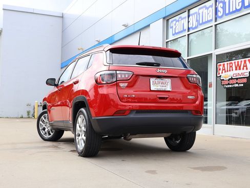 Used 2024 Jeep Compass Latitude w/ Sun and Sound Group AWD/4WD image 36