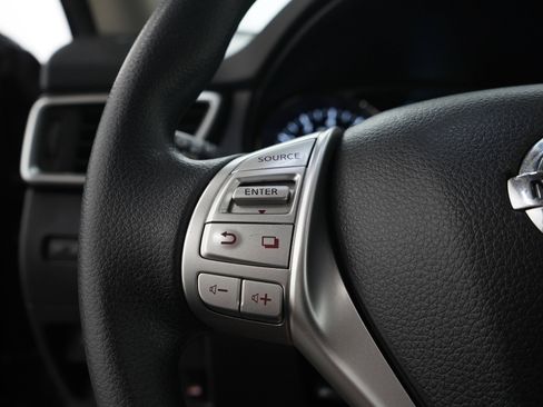 Used 2016 Nissan Rogue SV AWD/4WD image 25