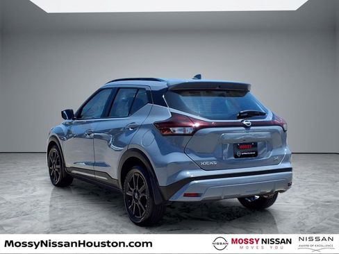 Used 2024 Nissan Kicks SR w/ SR Premium Package FWD image 2