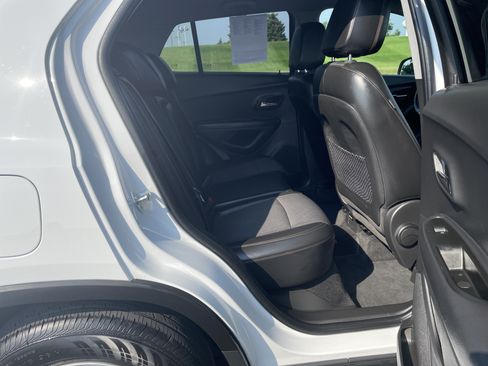 Used 2019 Chevrolet Trax LT w/ LT Convenience Package FWD image 22
