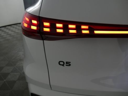 Used 2025 Audi Q5 Premium w/ Convenience Package image 31