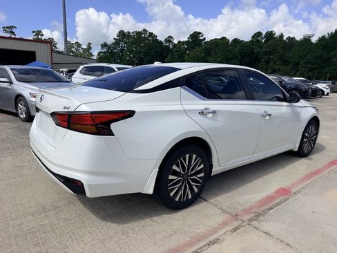 Used 2024 Nissan Altima 2.5 SV AWD/4WD image 26