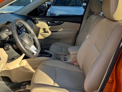 Used 2017 Nissan Rogue SV image 13