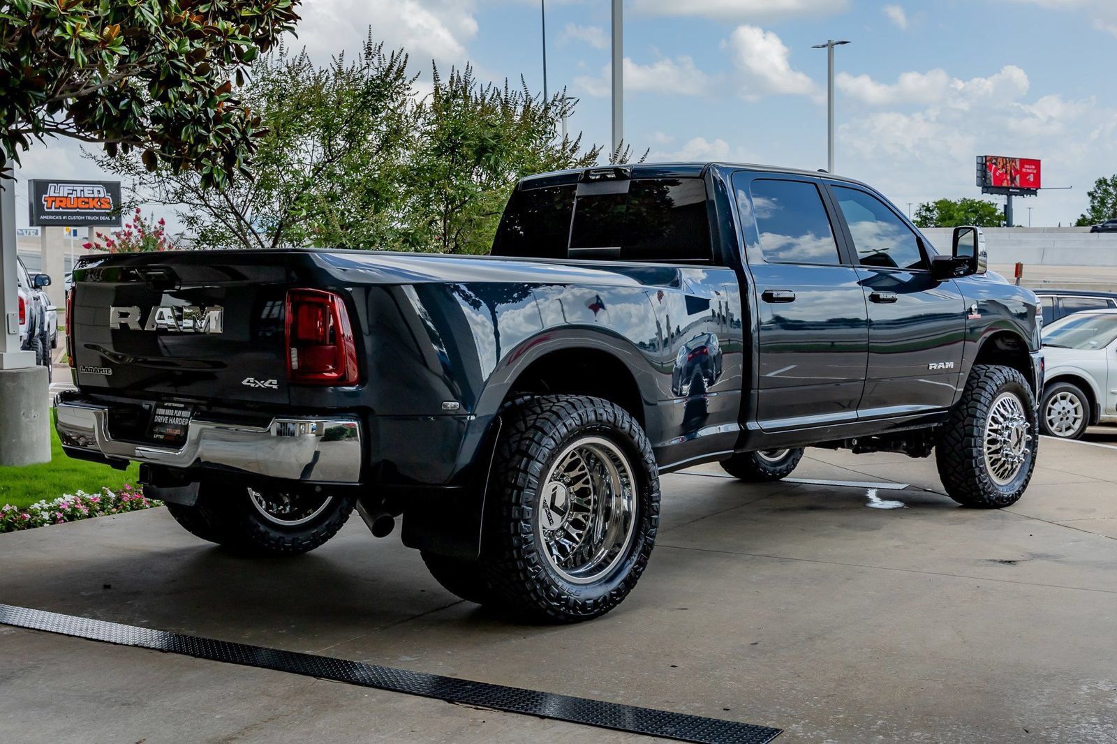 Used 2025 RAM 3500 Laramie AWD/4WD image 10