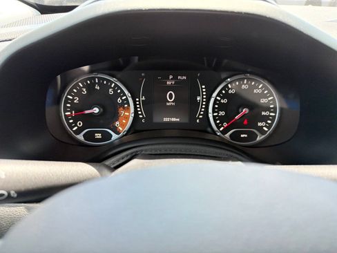 Used 2016 Jeep Renegade Latitude AWD/4WD image 13