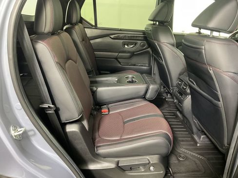 Used 2025 Honda Pilot Black Edition image 21