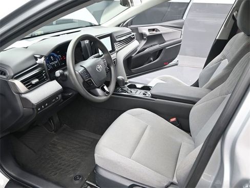 Used 2025 Toyota Camry LE image 4