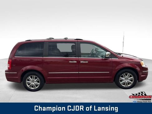 Used 2010 Chrysler Town & Country Limited w/ Flexible Seating Group FWD image 9