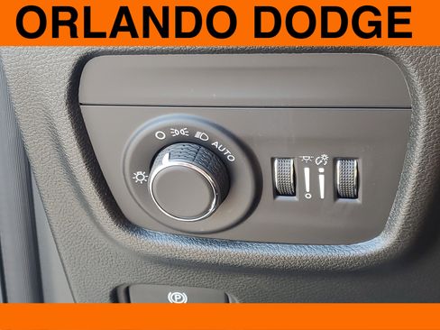 New 2025 Jeep Grand Cherokee Laredo w/ Luxury Tech Group I image 20