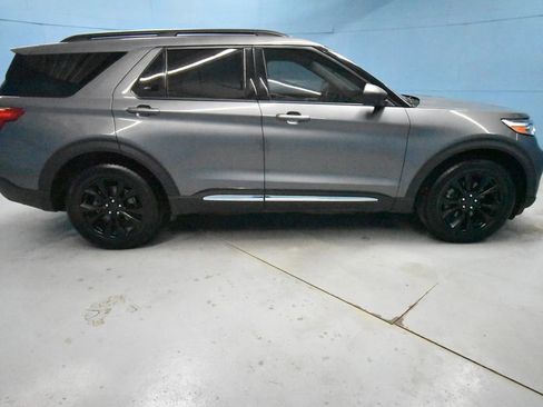 Used 2021 Ford Explorer XLT w/ Equipment Group 202A AWD/4WD image 39