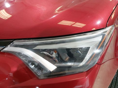 Used 2018 Toyota RAV4 Limited image 31