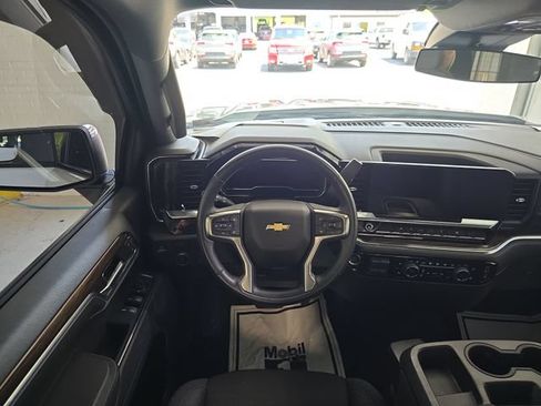 Used 2023 Chevrolet Silverado 1500 LT AWD/4WD image 12