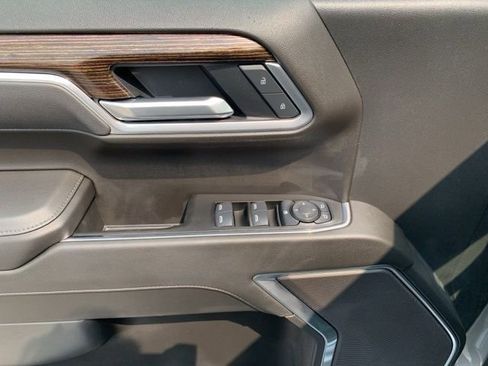 Used 2025 GMC Sierra 1500 Elevation image 13