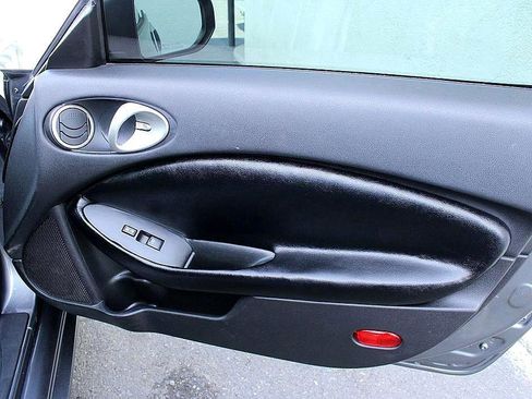 Used 2014 Nissan 370Z Coupe image 16