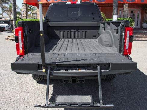 Used 2023 Ford F250 Lariat w/ Black Appearance Package image 9