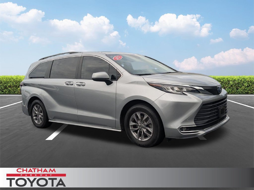 Used 2023 Toyota Sienna XLE FWD image 1