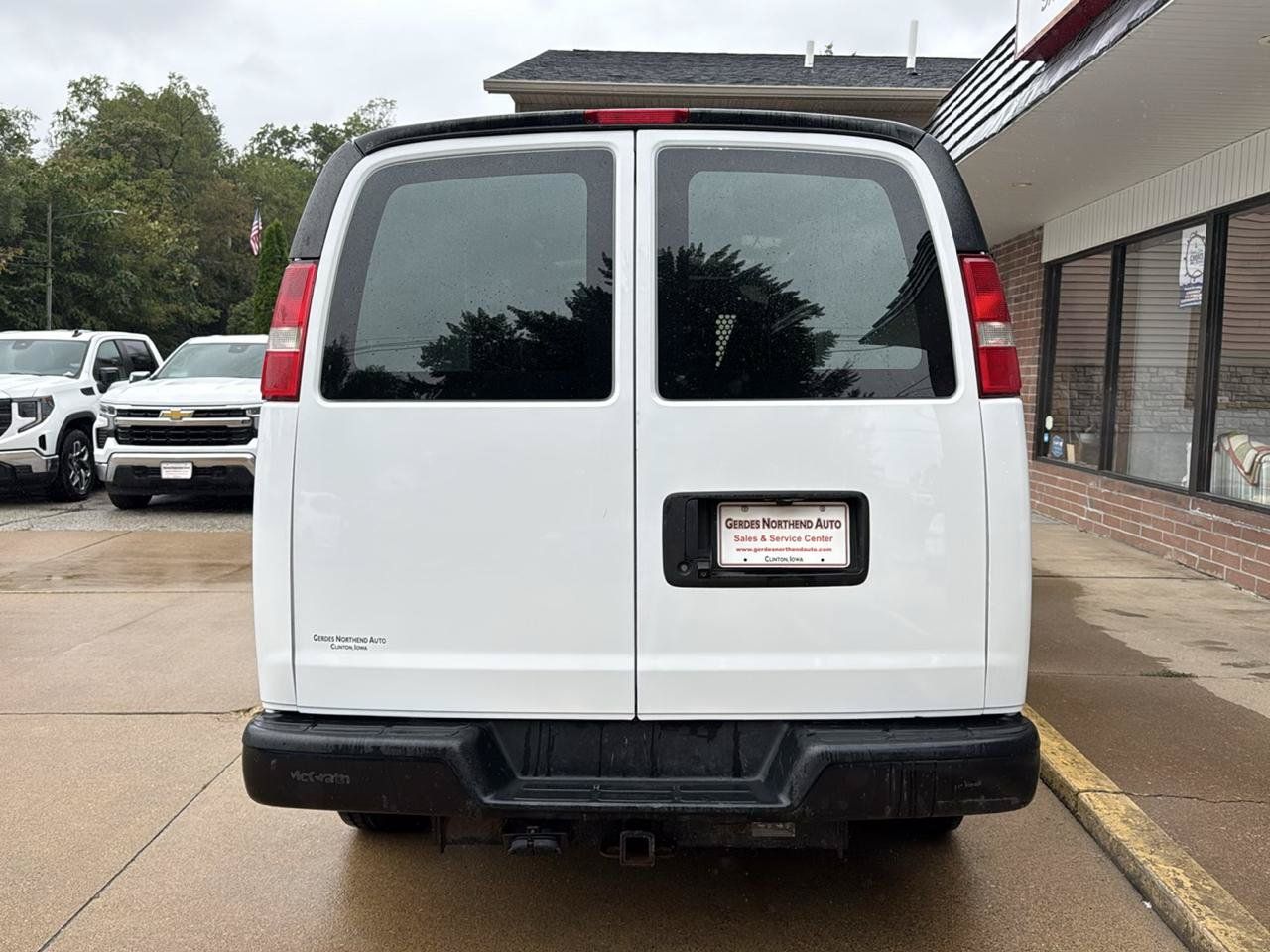Used 2019 Chevrolet Express 3500 Extended w/ Driver Convenience Package RWD image 24
