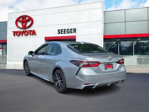 Used 2023 Toyota Camry SE FWD image 9