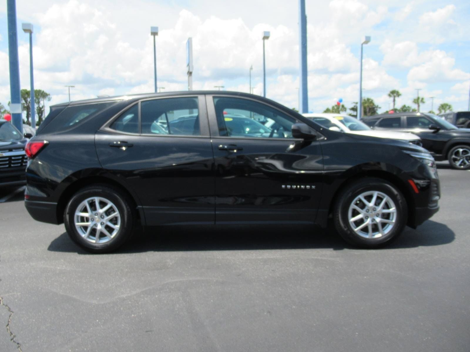 Used 2024 Chevrolet Equinox LS w/ Driver Confidence II Package FWD image 4