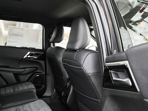 New 2026 Mitsubishi Outlander LE FWD image 12