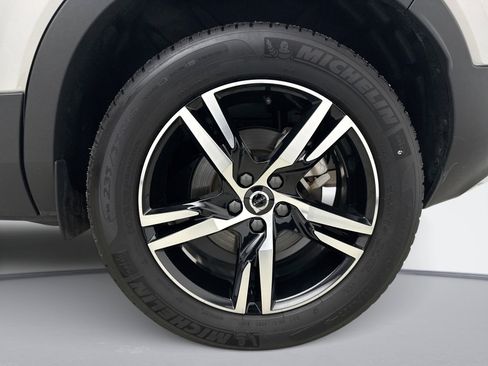 Used 2025 Volvo XC40 B5 Core image 21