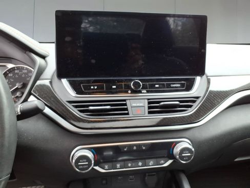 Used 2023 Nissan Altima 2.0 SR FWD image 17