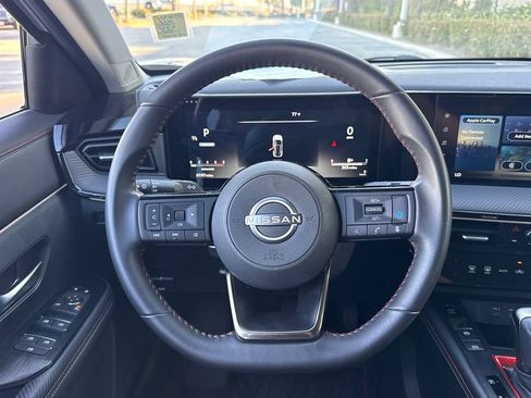 Certified 2025 Nissan Kicks SR FWD image 14