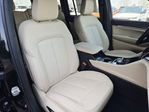 New 2025 Jeep Grand Cherokee Limited image 16