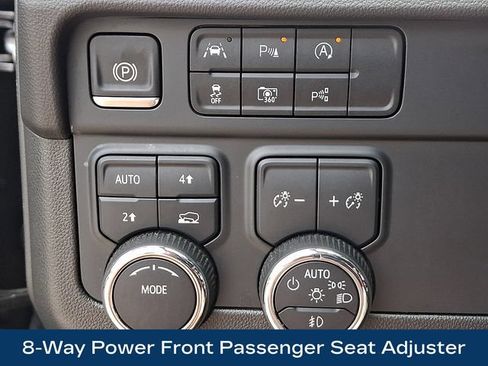 Used 2025 Chevrolet Suburban Premier AWD/4WD image 9