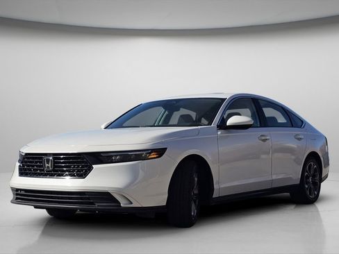 Used 2024 Honda Accord EX image 4