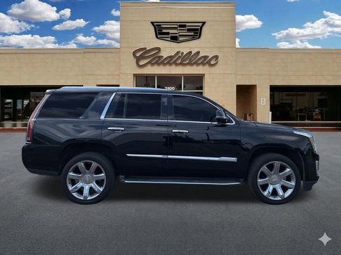 Used 2020 Cadillac Escalade Premium Luxury RWD image 2