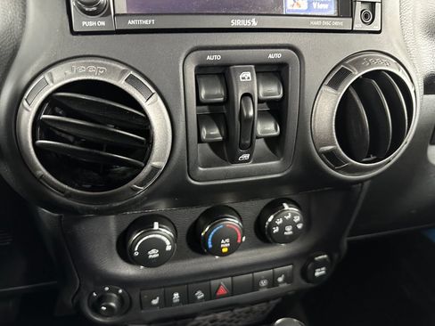 Used 2017 Jeep Wrangler Unlimited Sport AWD/4WD image 16