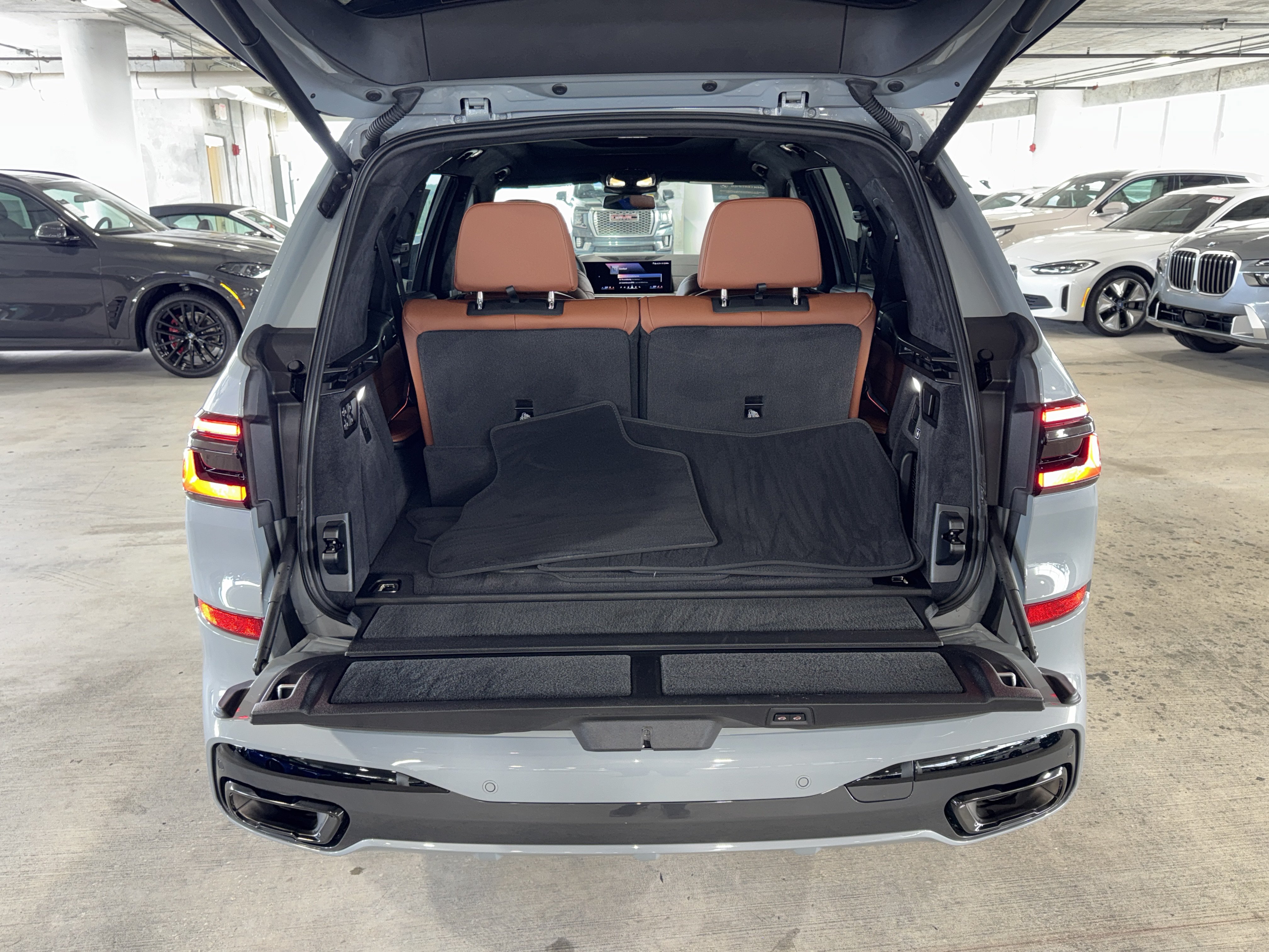 Certified 2026 BMW X7 xDrive40i w/ M Sport Package AWD/4WD image 14