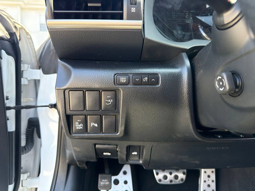 Used 2015 Lexus RC F w/ Premium Package RWD image 31