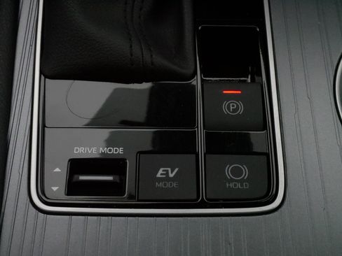 Used 2025 Toyota Sienna LE image 28