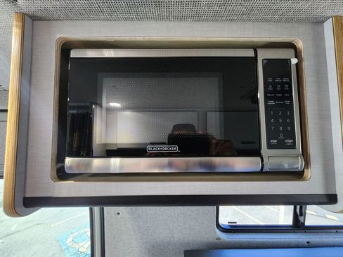 Used 2024 Mercedes-Benz Sprinter 2500 image 15