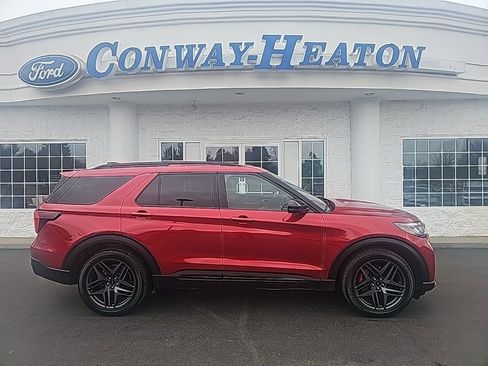 Used 2025 Ford Explorer ST image 1