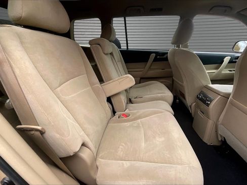 Used 2011 Toyota Highlander SE w/ Tech Pkg image 24