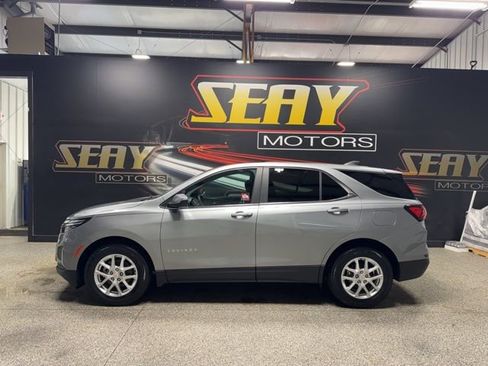 Used 2023 Chevrolet Equinox LT FWD image 3