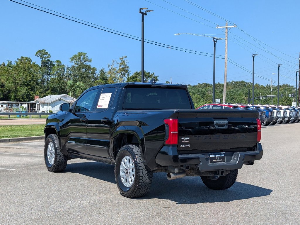 Used 2025 Toyota Tacoma SR5 AWD/4WD image 5