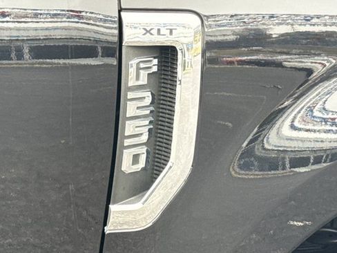 Used 2019 Ford F250 XLT w/ XLT Value Package image 6